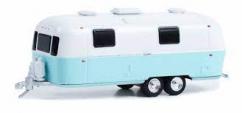 Greenlight 1/64 Airstream Double 1971 - Axle Land Yacht Safari image