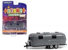 Greenlight 1/64 Airstream Double-Axle Land Yacht Safari 1971 image