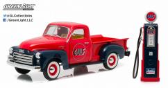 Greenlight 1/18 GMC 150 1950 Gulf Oil with Vintage Gas Pump Red/Black image