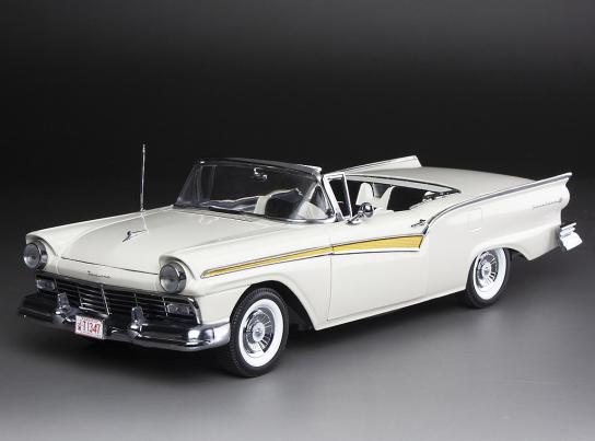 SunStar 1/18 Ford Fairlane 500 Skyliner 1957 image