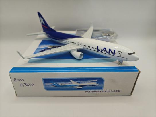 DModels 1/400 Boeing 737-800 Latam with Stand image