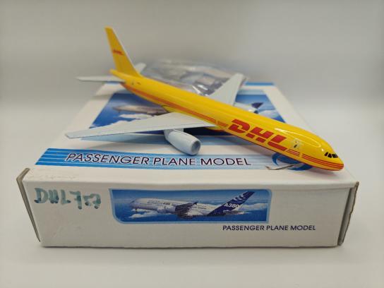 DModels 1/400 Boeing 757 DHL with Stand image