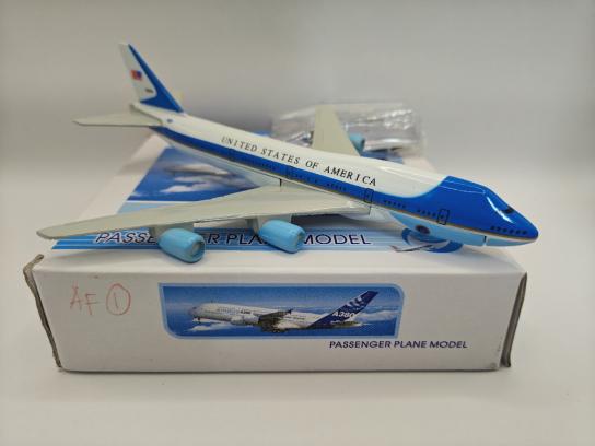 DModels 1/400 Boeing 747 Air Force 1 with Stand image
